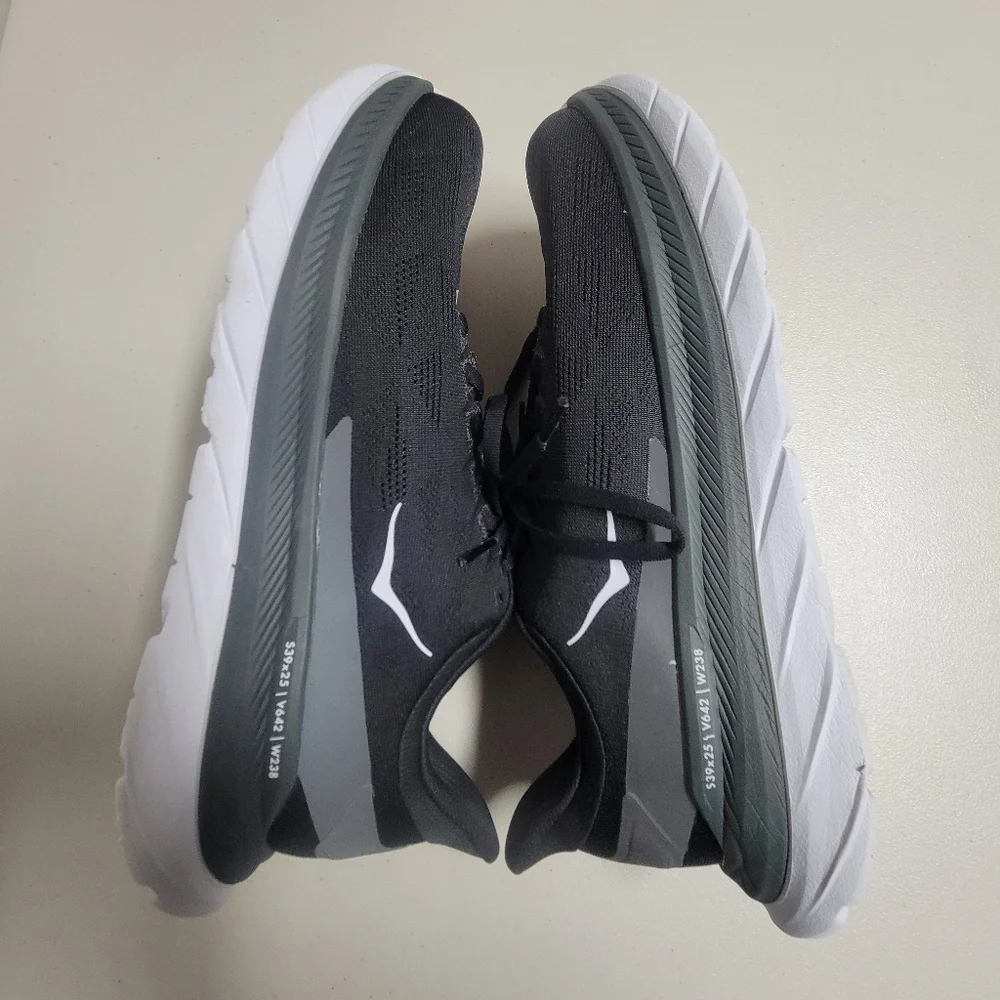 Hoka One One Mach 4 Men's Size 9.5D.